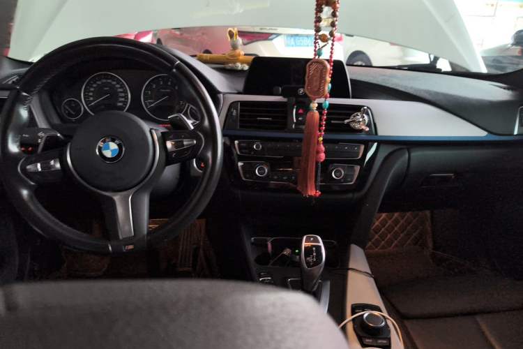Used BMW 3 Series 2019 320Li M Sport Package Center Console