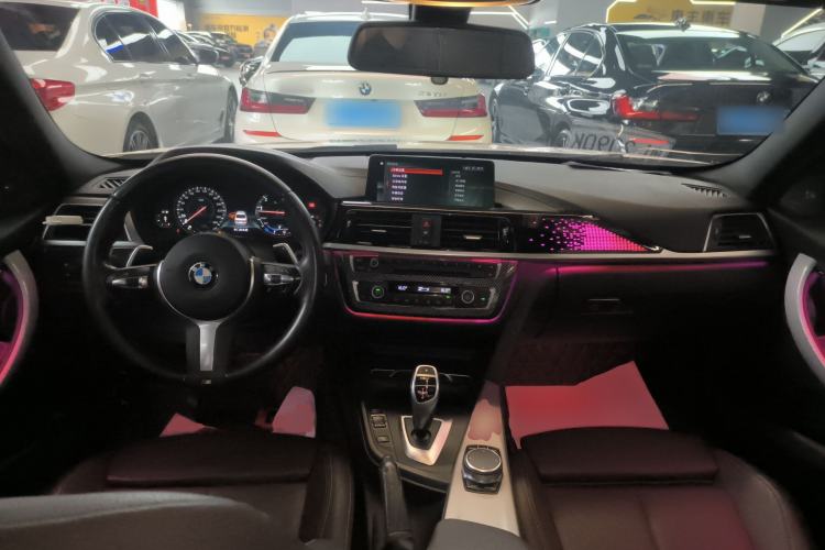Used BMW 3 Series 2019 320i M Sport Night Edition Center Console