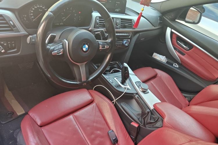 Used BMW 3 Series 2019 320i M Sport Night Edition Center Console