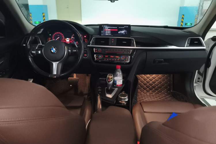 Used BMW 3 Series 2019 320Li M Sport Package Center Console