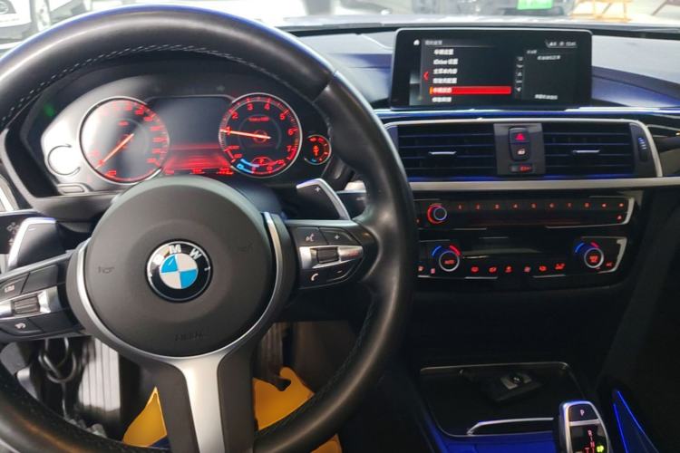 Used BMW 3 Series 2019 320Li M Sport Package Center Console