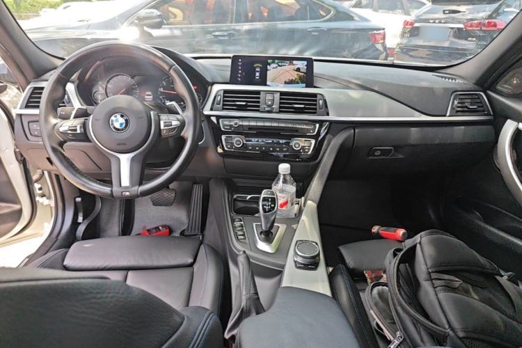 Used BMW 3 Series 2019 320i M Sport Night Edition Center Console