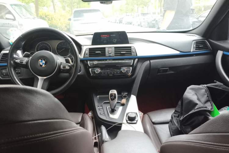 Used BMW 3 Series 2019 320i M Sport Package Center Console
