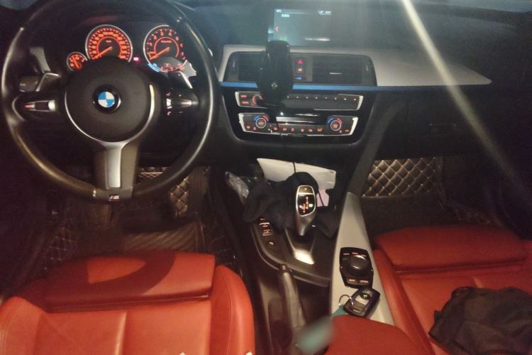 Used BMW 3 Series 2019 320i M Sport Package Center Console