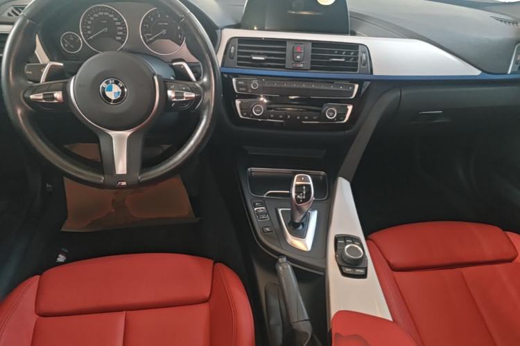Used BMW 3 Series 2019 320i M Sport Package Center Console