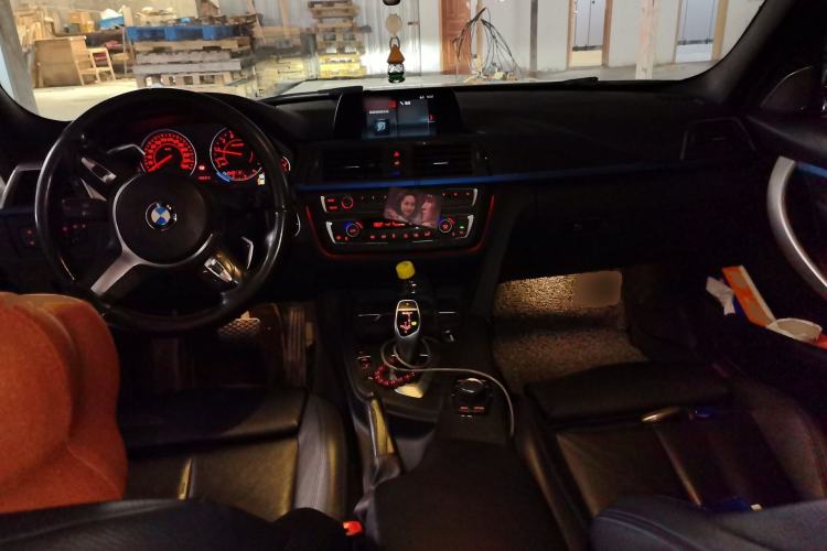 Used BMW 3 Series 2019 320i M Sport Package Center Console