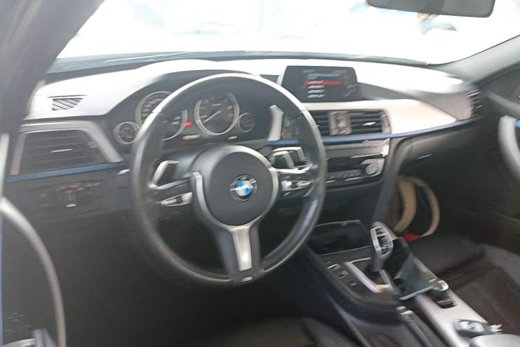 Used BMW 3 Series 2019 320i M Sport Package Center Console