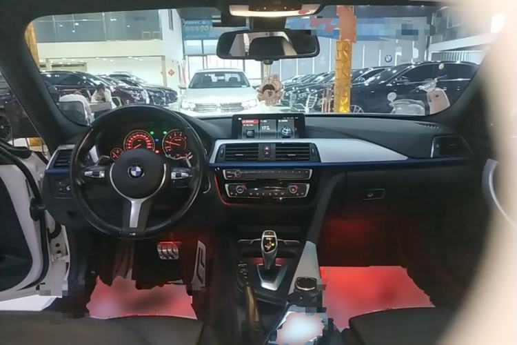 Used BMW 3 Series 2019 320i M Sport Package Center Console