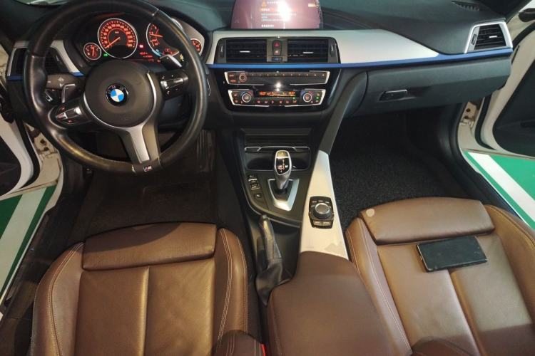 Used BMW 3 Series 2019 320i M Sport Package Center Console