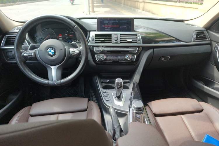 Used BMW 3 Series 2019 320Li M Sport Package Center Console
