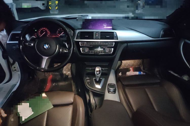 Used BMW 3 Series 2019 320i M Sport Night Edition Center Console