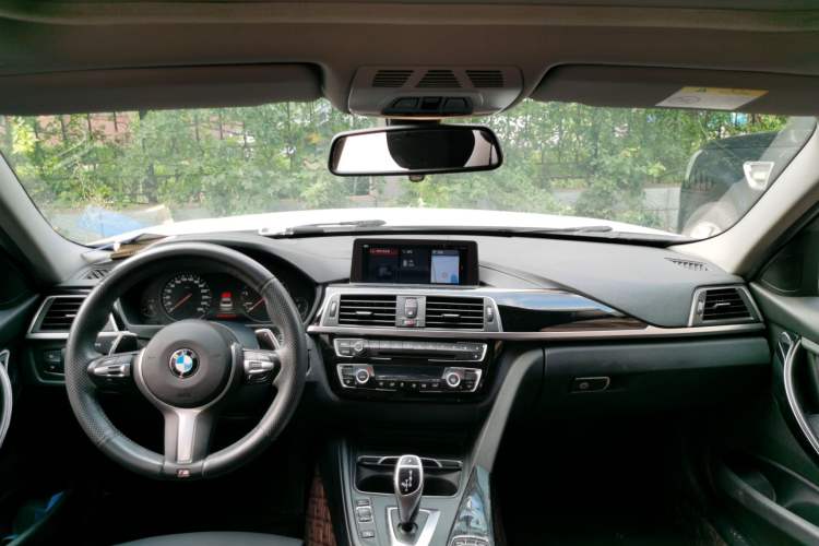 Used BMW 3 Series 2019 320Li M Sport Package Center Console