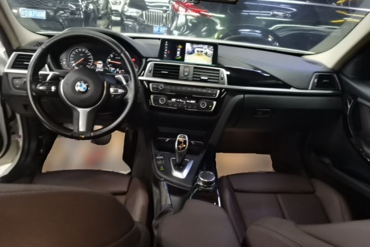 Used BMW 3 Series 2019 320Li M Sport Package Center Console
