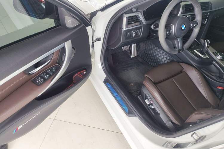 Used BMW 3 Series 2019 320i M Sport Night Edition Driver Seat