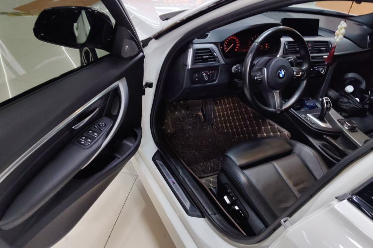 Used BMW 3 Series 2019 320i M Sport Night Edition Driver Seat