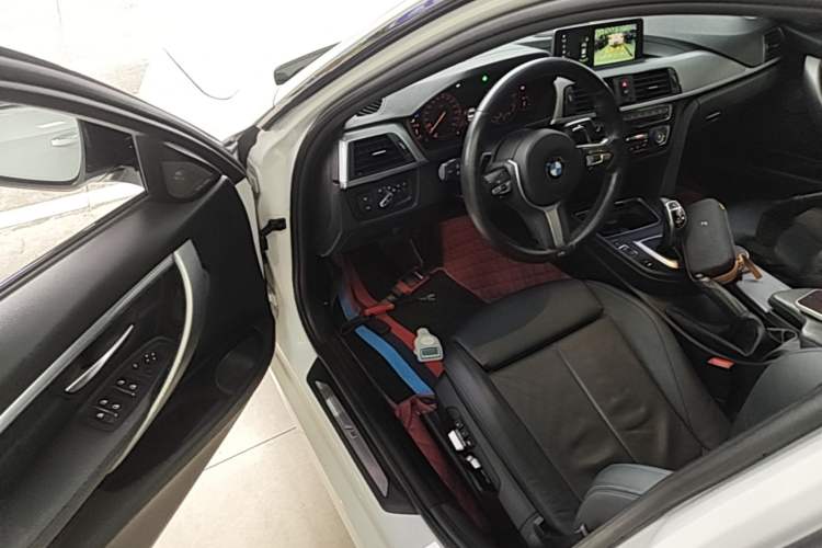 Used BMW 3 Series 2019 320i M Sport Night Edition Driver Seat