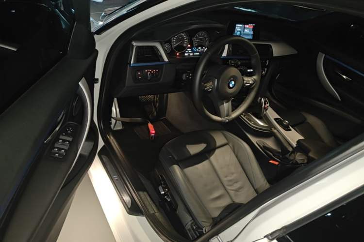 Used BMW 3 Series 2019 320i M Sport Package Driver Seat