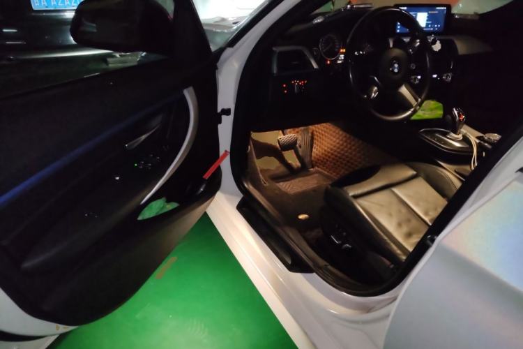Used BMW 3 Series 2019 320i M Sport Package Driver Seat