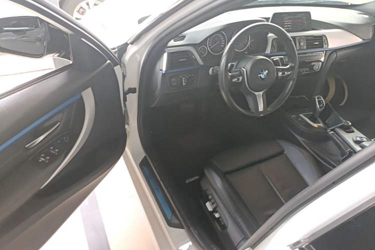 Used BMW 3 Series 2019 320i M Sport Package Driver Seat