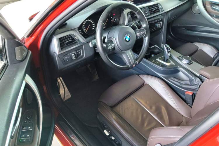Used BMW 3 Series 2019 320i M Sport Night Edition Driver Seat