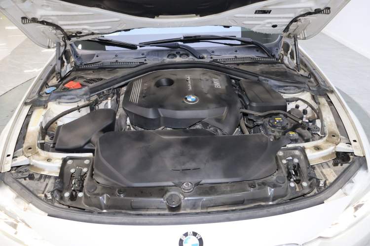 Used BMW 3 Series 2019 320Li Fashion Model Engine Bay