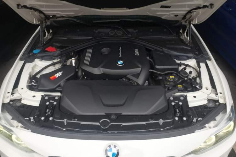 Used BMW 3 Series 2019 320i M Sport Night Edition Engine Bay