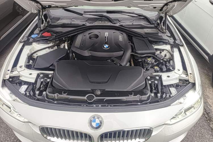 Used BMW 3 Series 2019 320Li Fashion Model Engine Bay