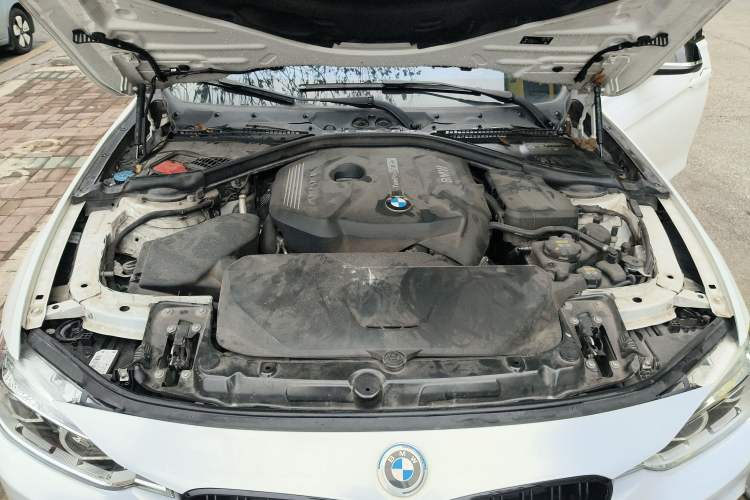 Used BMW 3 Series 2019 320Li Fashion Model Engine Bay