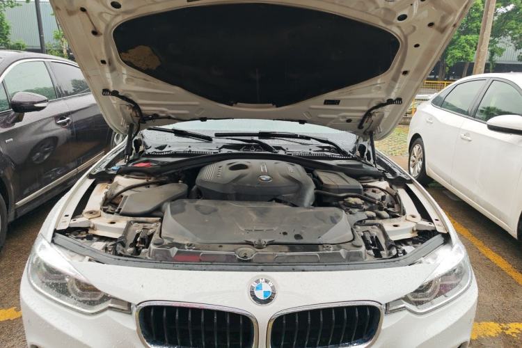 Used BMW 3 Series 2019 320i M Sport Package Engine Bay