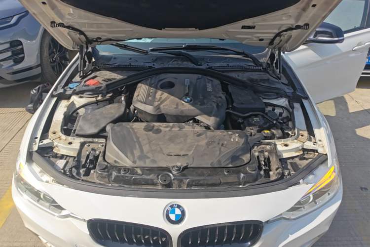 Used BMW 3 Series 2019 320i M Sport Package Engine Bay