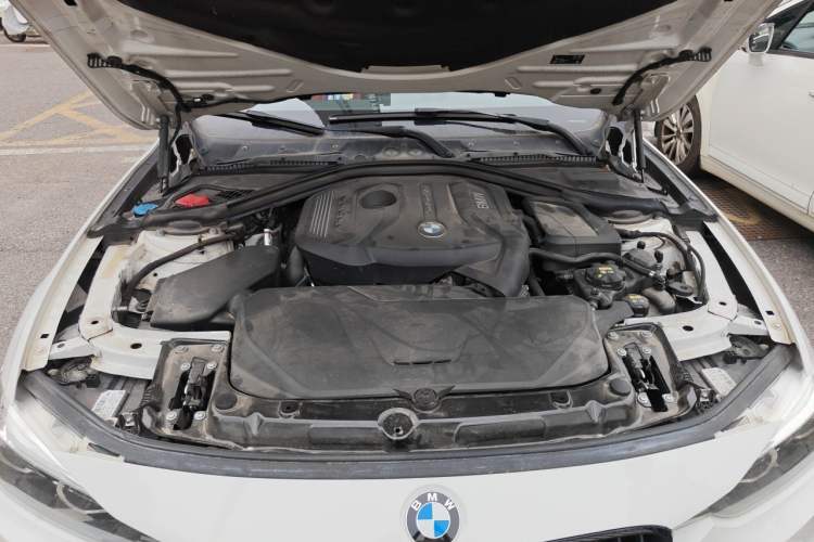 Used BMW 3 Series 2019 320i M Sport Package Engine Bay