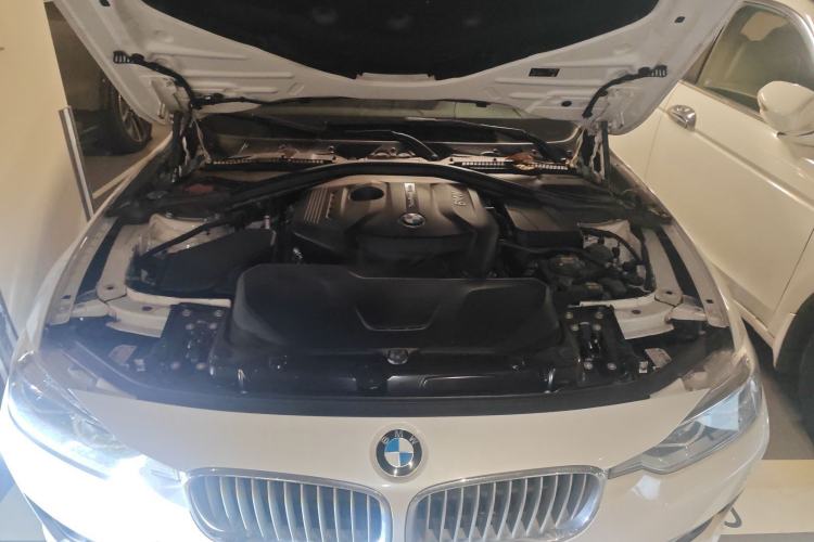 Used BMW 3 Series 2019 320Li Fashion Model Engine Bay