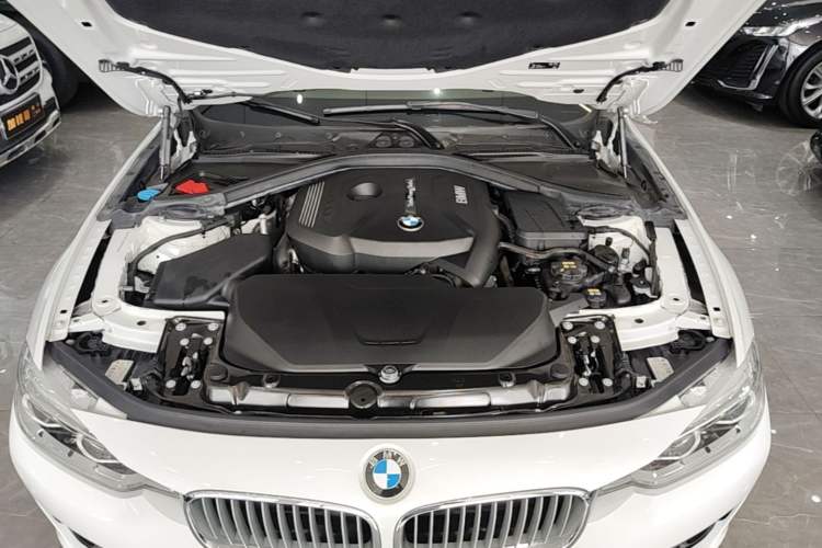 Used BMW 3 Series 2019 320Li Fashion Model Engine Bay