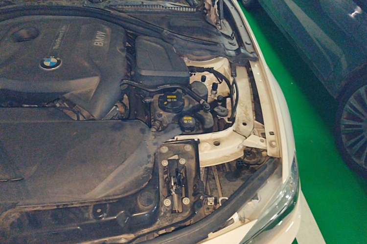 Used BMW 3 Series 2019 320i M Sport Night Edition Engine Bay Left