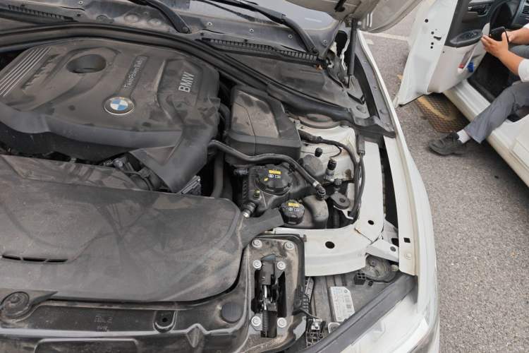 Used BMW 3 Series 2019 320i M Sport Package Engine Bay Left