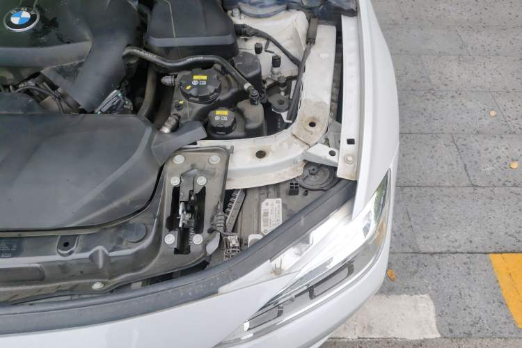 Used BMW 3 Series 2019 320Li Fashion Model Engine Bay Left