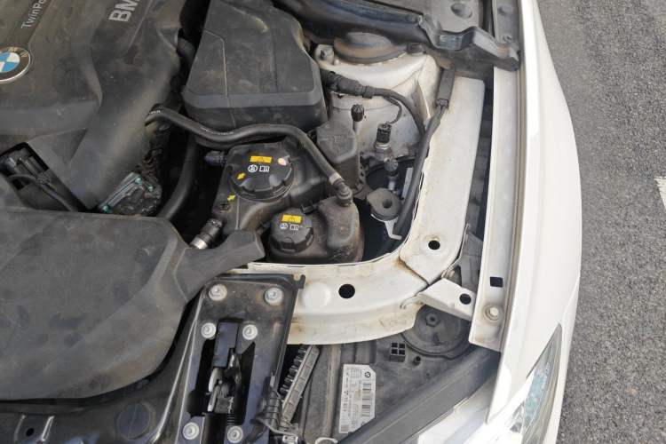 Used BMW 3 Series 2019 320i M Sport Package Engine Bay Left