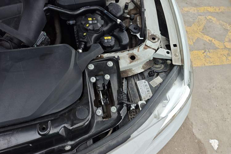 Used BMW 3 Series 2019 320Li Fashion Model Engine Bay Left
