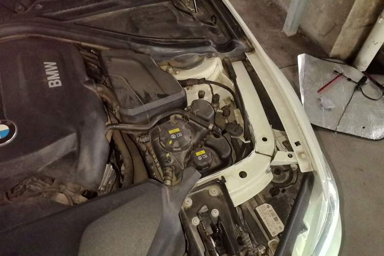 Used BMW 3 Series 2019 320i M Sport Package Engine Bay Left