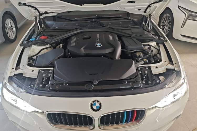 Used BMW 3 Series 2019 320i M Sport Package Engine Bay