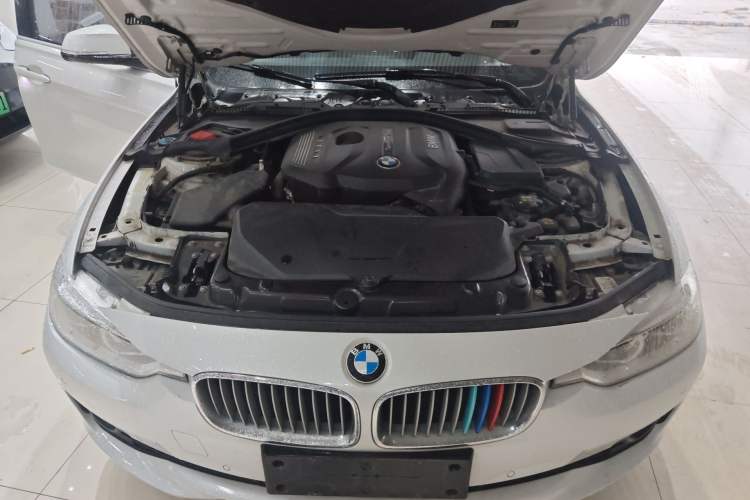Used BMW 3 Series 2019 320Li Fashion Model Engine Bay