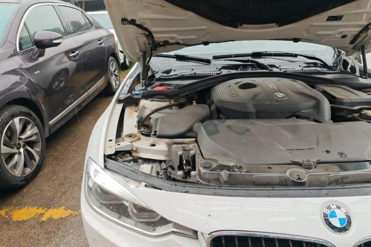 Used BMW 3 Series 2019 320i M Sport Package Engine Bay Right