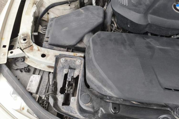 Used BMW 3 Series 2019 320i M Sport Package Engine Bay Right