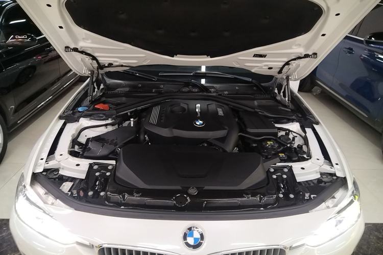 Used BMW 3 Series 2019 320Li Fashion Model Engine Bay