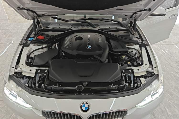 Used BMW 3 Series 2019 320Li Fashion Model Engine Bay