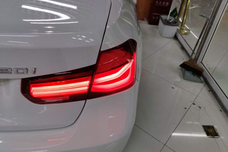 Used BMW 3 Series 2019 320i M Sport Night Edition Exterior 3