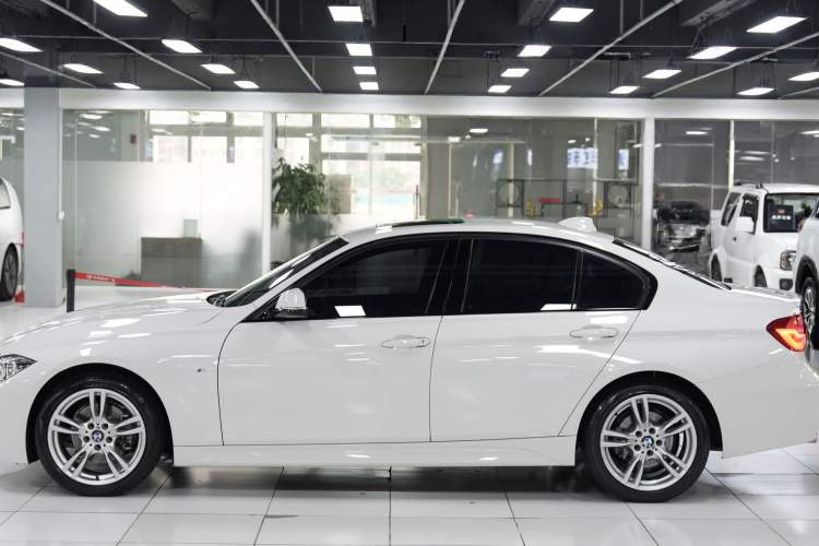Used BMW 3 Series 2019 320i M Sport Package Exterior 3