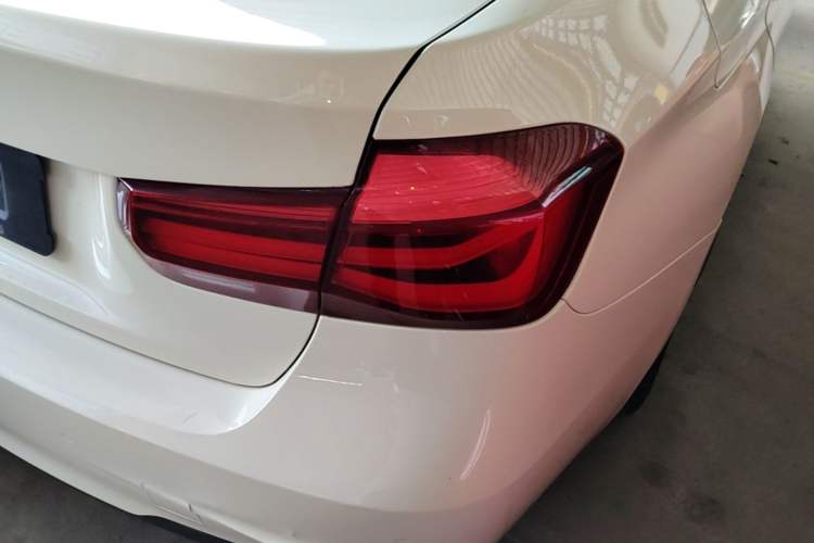 Used BMW 3 Series 2019 320i M Sport Night Edition Exterior 3