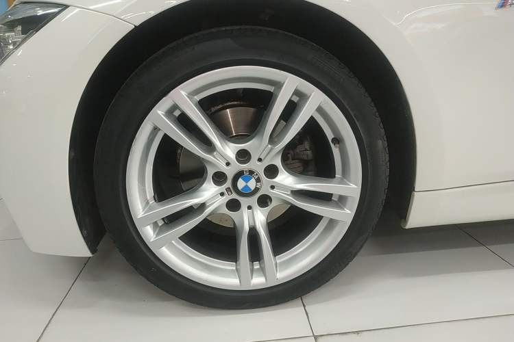 Used BMW 3 Series 2019 320i M Sport Package Exterior 4
