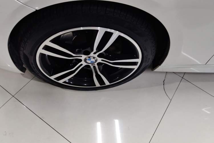 Used BMW 3 Series 2019 320i M Sport Night Edition Exterior 4